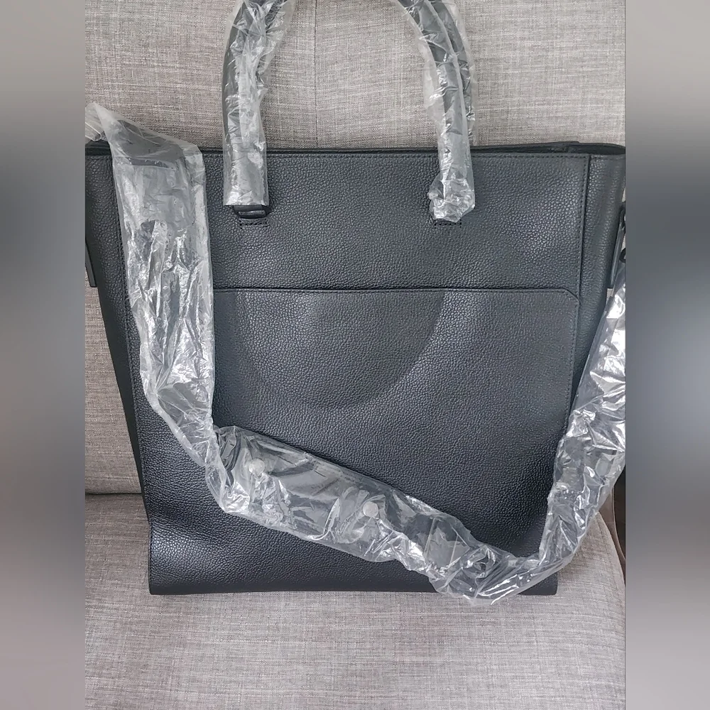 $1250 Brand New MCM Markus Leather Men Medium Shoulder Bag Black